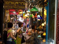 DSC 1843  Une des très nombreuses allées commerçantes de l'intérieur du marché