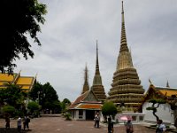 DSC 1318  Tois des quatre Phra Maha Chedi  en enfilade