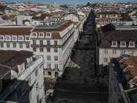 Depuis l'arc de triomphe de la Praça do comércio : rua Augusta