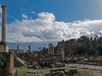 Sur la droite, temple de Castor et Pollux