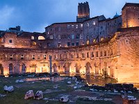 Vue nocturne du Forum de Trajan