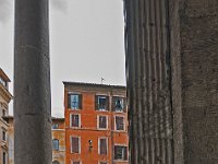 Les colonnes de l'entrée