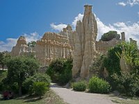 Demoiselle coiffée  On distingue très bien la coiffe qui protège la demoiselle de l'érosion