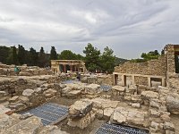 Vers le nord,  douane et ruines des magasins