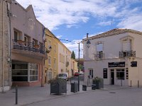 Place principale - la mairie et la boulangerie