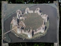 Vue aérienne du château (sur un panneau d'information du site)