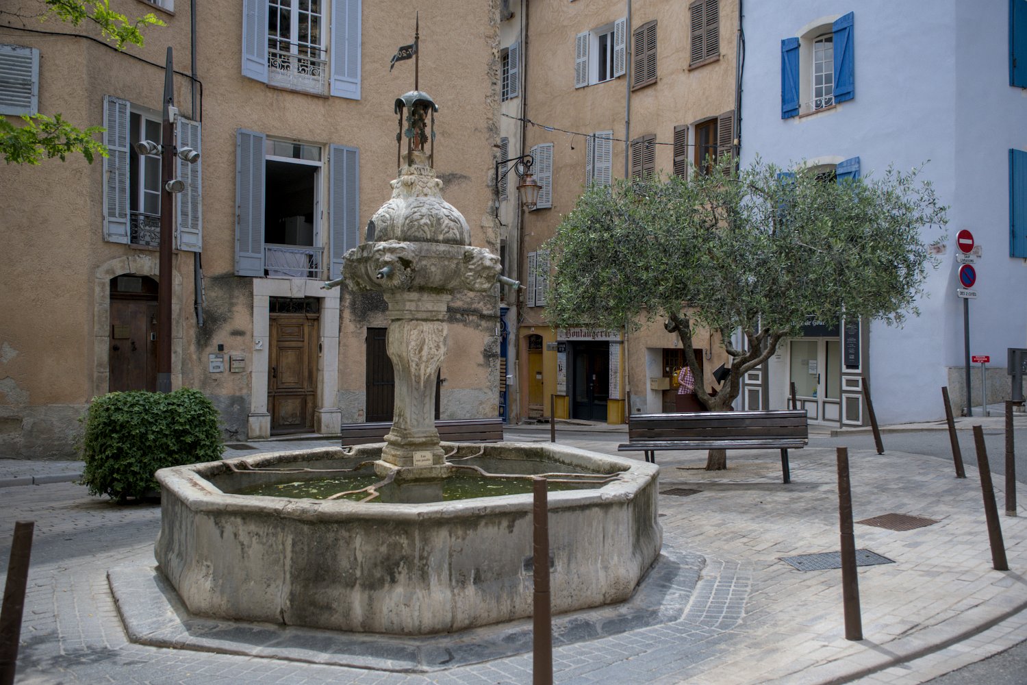 Fontaine des deux places sur la place de la République