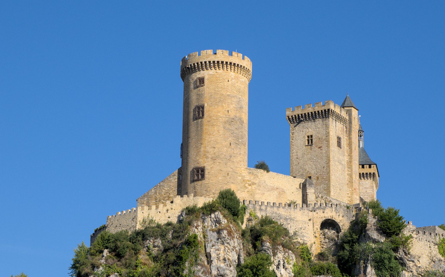 Le château sur son éperon rocheux