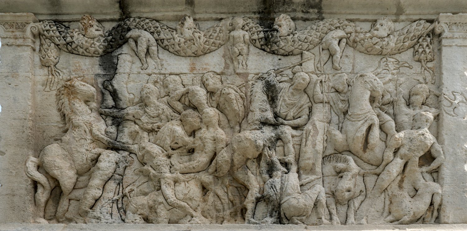 Bas relief du mausolée côté sud -  Combat entre les Romains et les Amazones