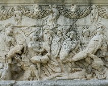 Bas relief du Mausolée face Est - Combat pour récupérer le corps de Patoche lors de la guerre de Troie