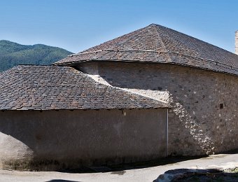 Lordat  Eglise Sainte Marie. Elle daterait du XVIIe siècle mais a été restaurée récemment