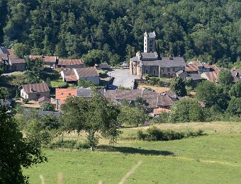Unac  L'église Saint-Martin au coeur du village