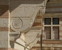 Détail de la coursière de la cour d'honneur