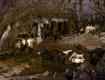 Plafond de stalagtites et piliers