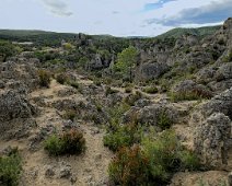 Vue d'ensemble du cirque, au centre le village de Mourèze