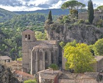 Gros plan sur le village et l'église
