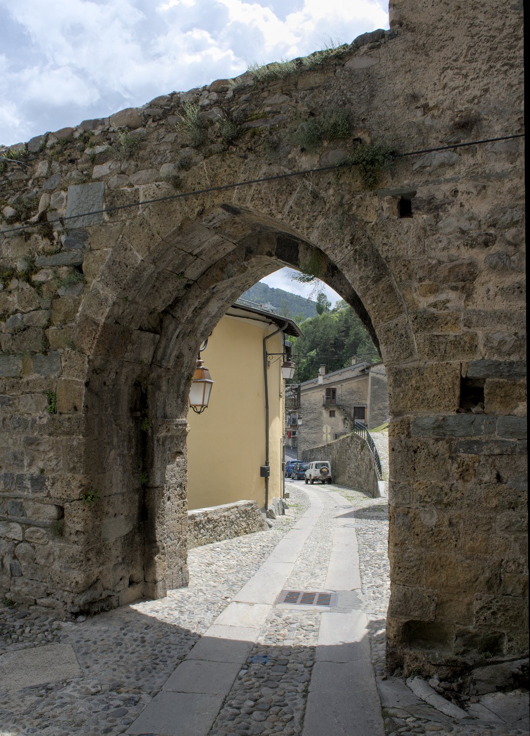 Porte médiévale dans les remparts (Porte d'Italie)