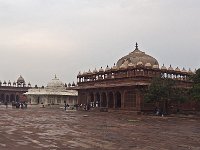 Vue panoramique de la grande cour de la mosquée