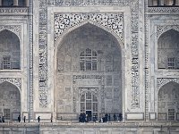 Porte principale  de part et d'autre de la porte principale iwans latéraux sur 2 étages