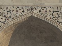 Détail des inscrustations lapidaires en marbre noir et rose