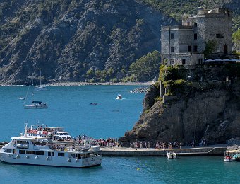 Le port et la tour Aurora