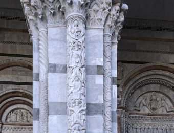 Pilier de la façade