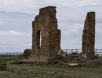 Structure d'un édifice thermal  référencée sous le nom «Edifice en brique»