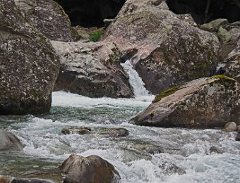 Gave de Brousset (Gabas - Hautes Pyrénées)  Olympus OM DE5 - F5.6 - 1/500 - 100mm - 200 ISO
