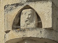 Sculpture au coin d'une ruie