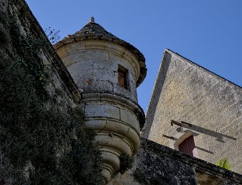 Echauguette de la 2ème enceinte vue du 1er châtelet  Situé en face du 1er châtelet, cet ouvrage défendait l'entrée de la 1ère enceinte