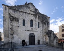 Eglise Saint Etienne  Cette église a été construire au XIème siècle sur le site d'une ancienne église elle-même construite au IVème siècle sur les ruines d'un ancien temple gallo-romain dont il subsiste quelques vestiges