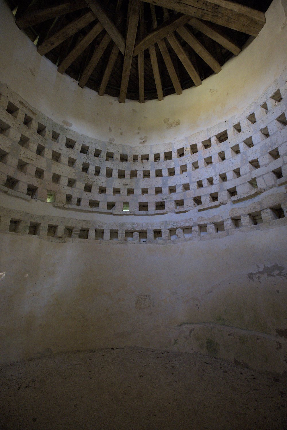 Intérieur du pigeonnier