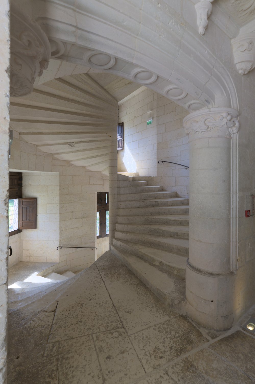 L'escalier d'honneur vu du vestibule (11)