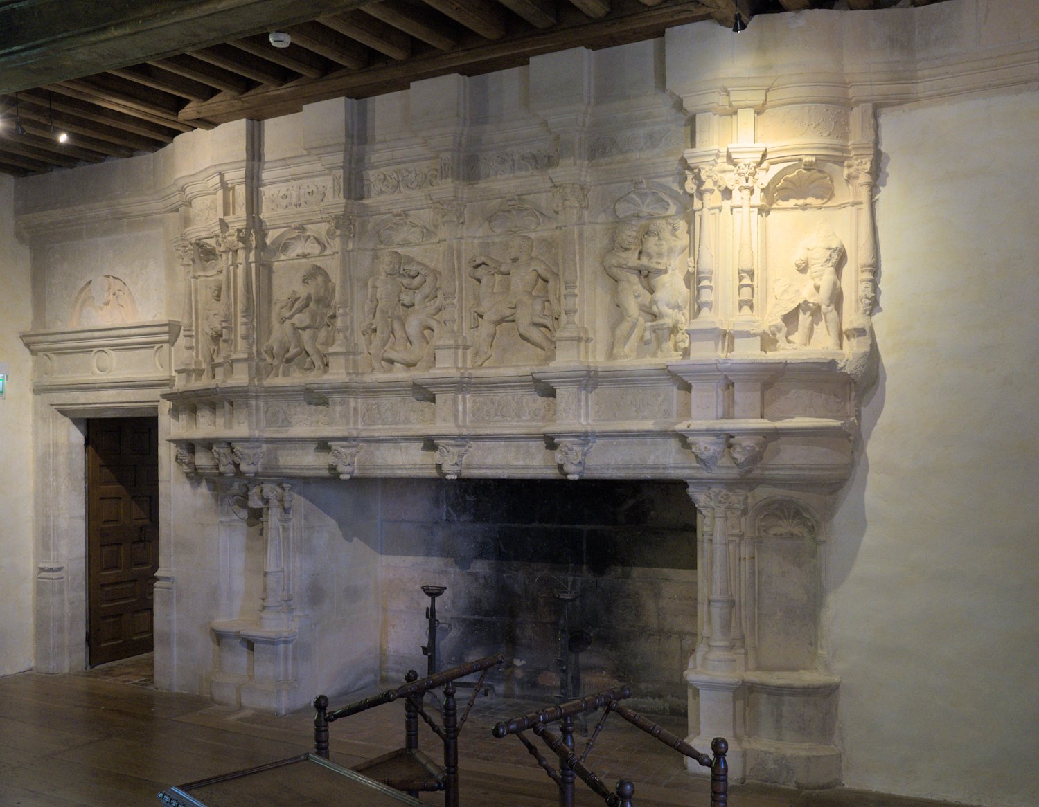 La cheminée de la grande salle