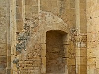 Vestige du mur sud de l'ancienne église romane disparue au XIème siècle