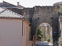 Une rue et une partie des remparts