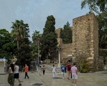 Entrée des visiteurs et tour Albarrane