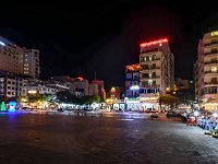 Cat Ba de nuit. Au centre petit marché de nuit