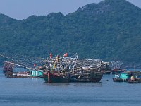 Bateau de pêche aux calmars (lamparo)