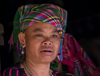  Femme aux dents noires