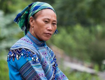  Femme Hmong Bleu